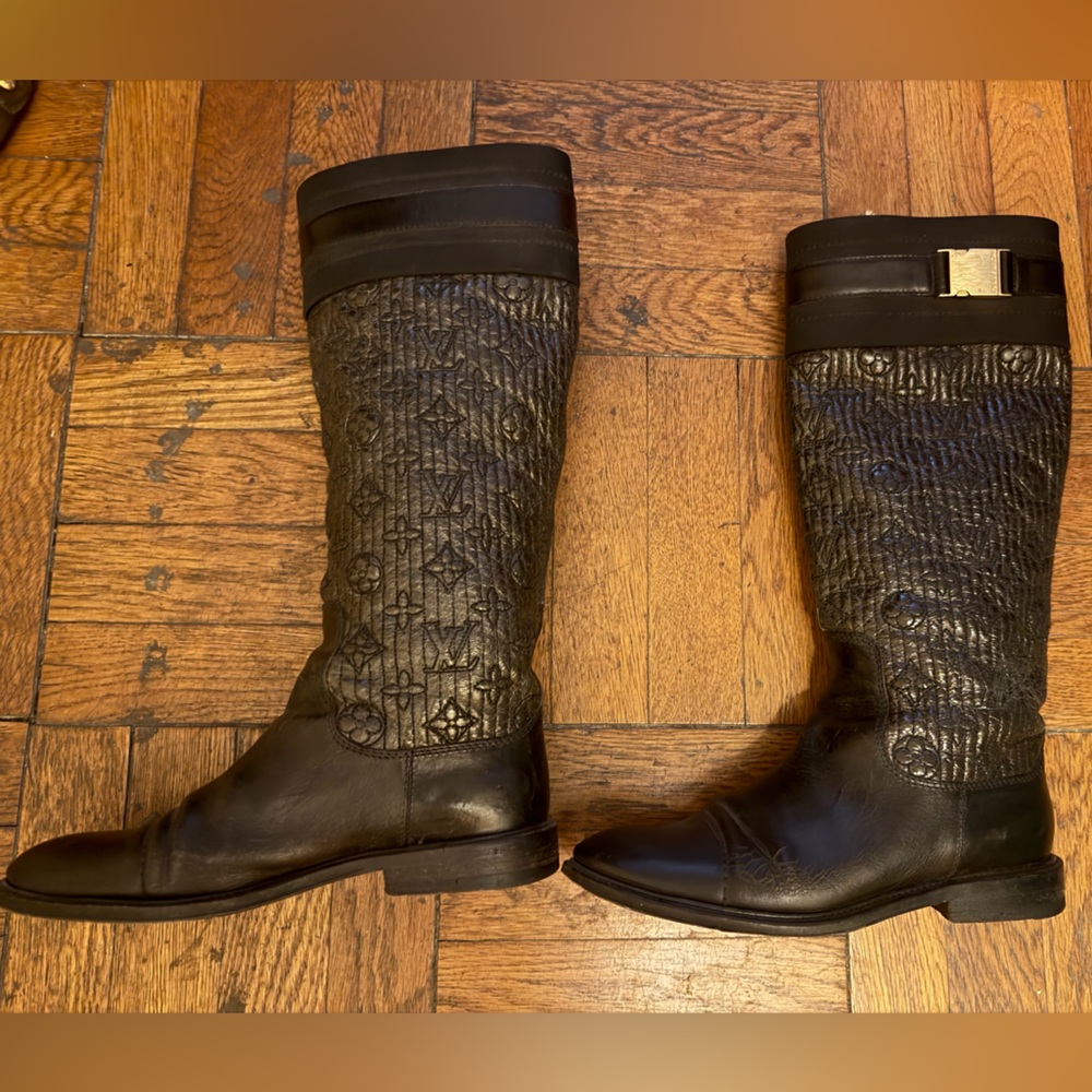 Authentic Louis Vuitton Monogram Stitched Tall Black Boots with Gold Buckle SZ 8